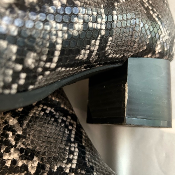 Old Navy Snake Skin 4” Side Zip Boot Size 9 - Picture 5 of 14